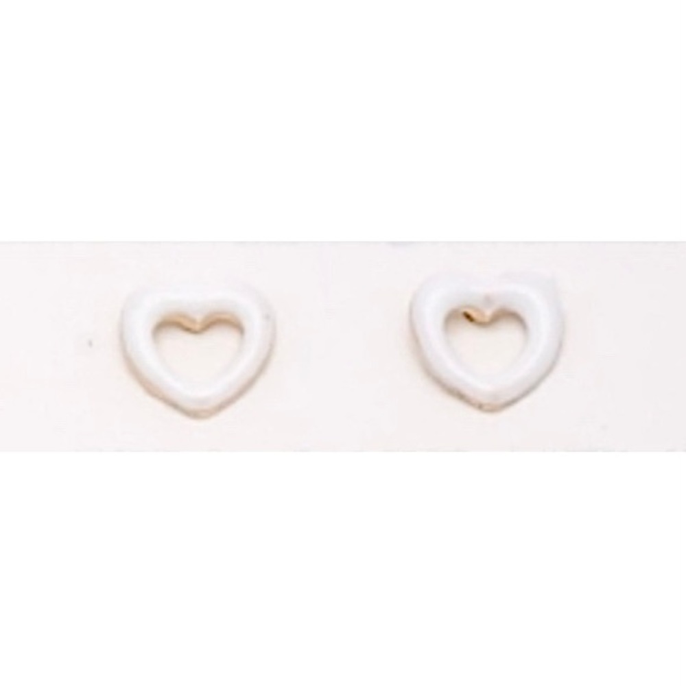 💗 White Heart Super Cute Earrings NEW
